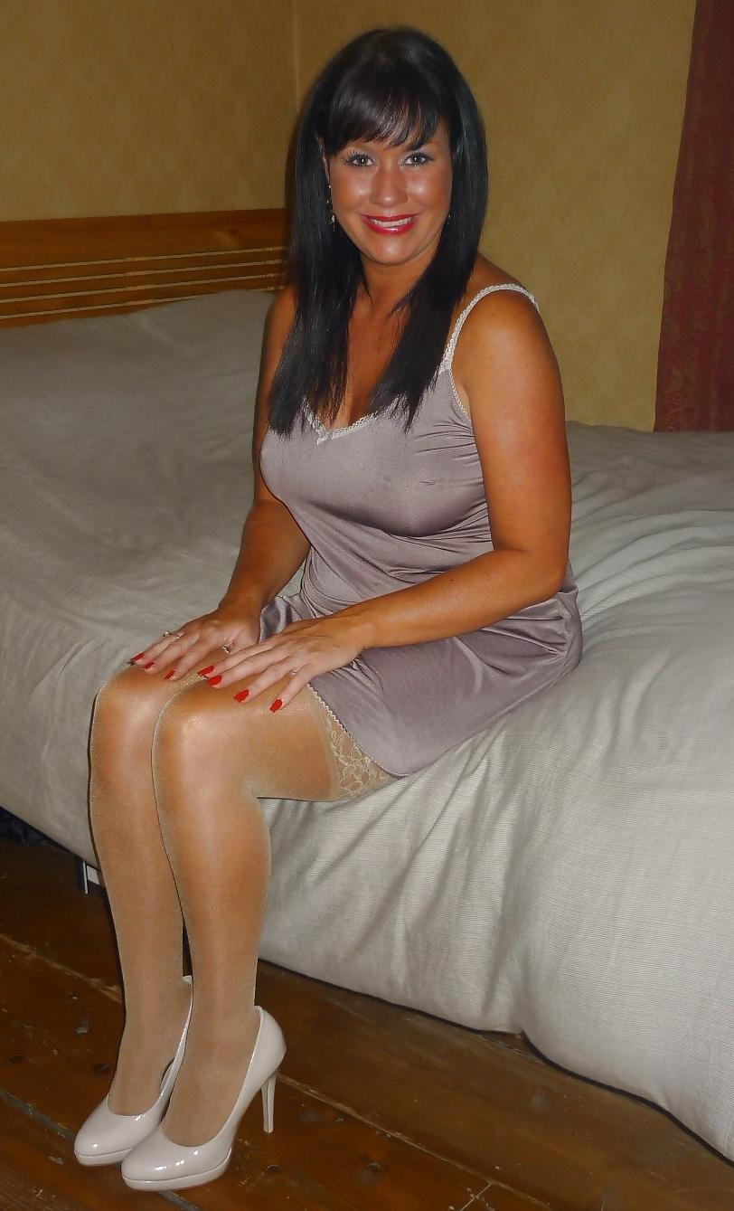 19P English MILF elise
