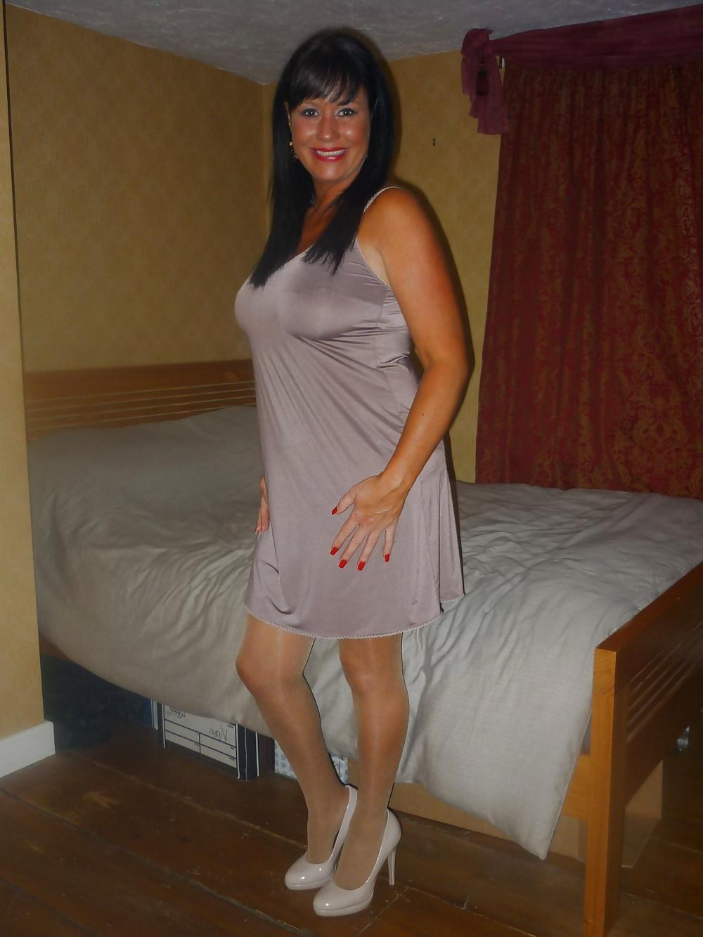 19P English MILF elise