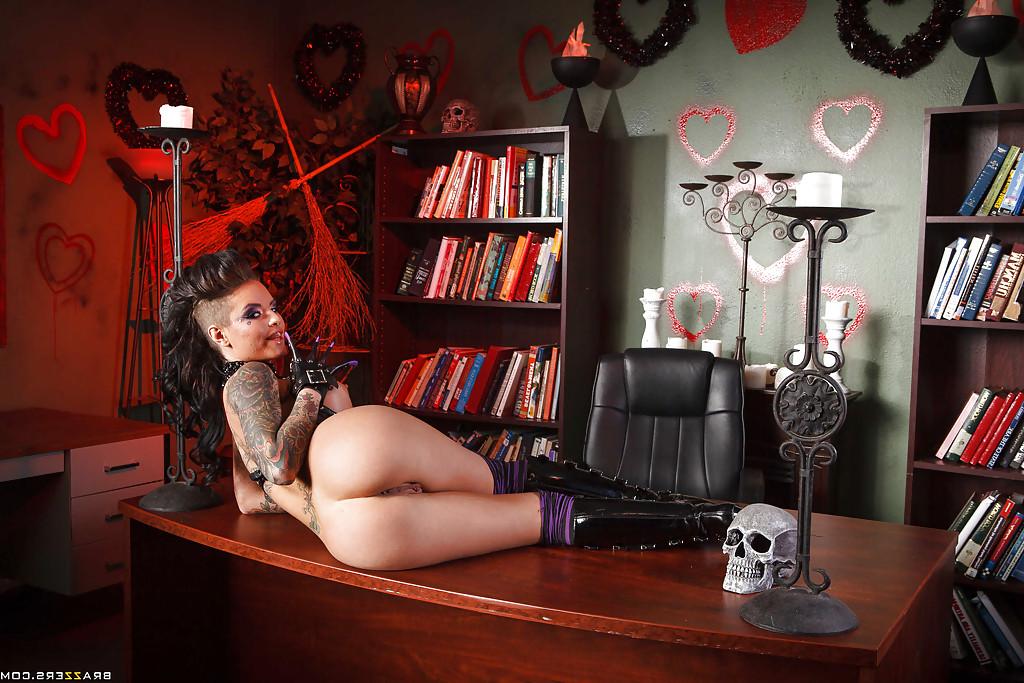 16P Tattooed teen Christy Mack revealing her big tits and teasing her pussy