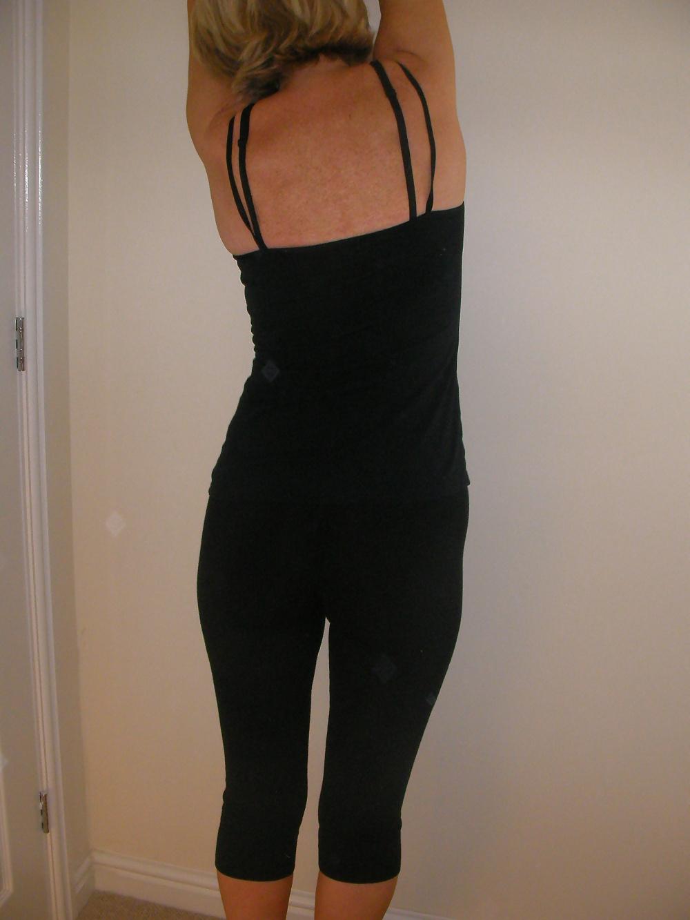 17P Slut wife in tight leggings
