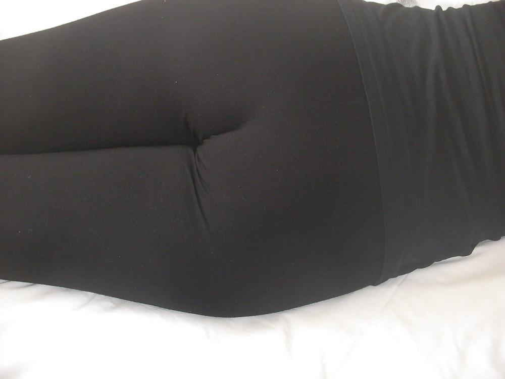 17P Slut wife in tight leggings