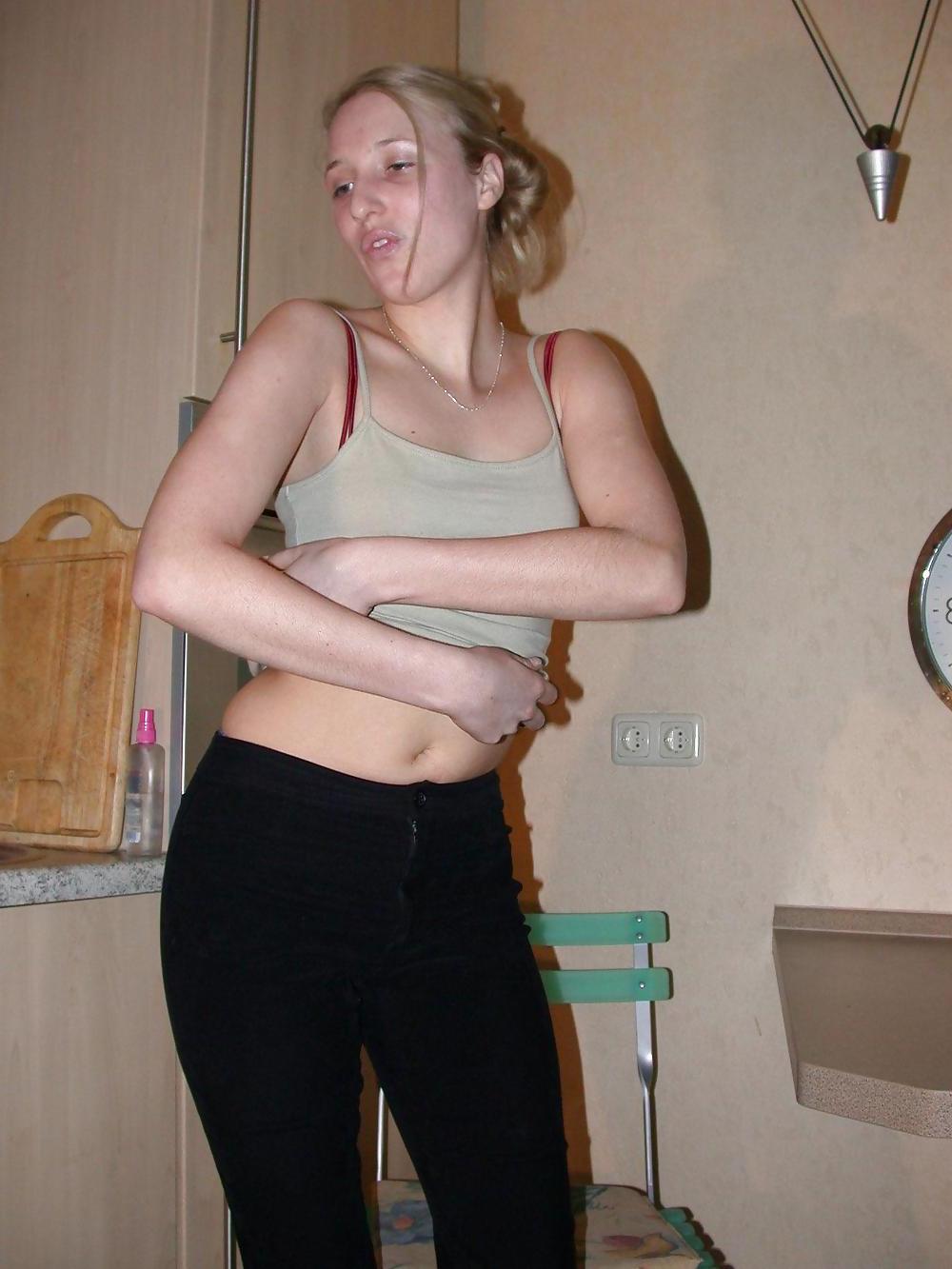 25P Blonde stripping