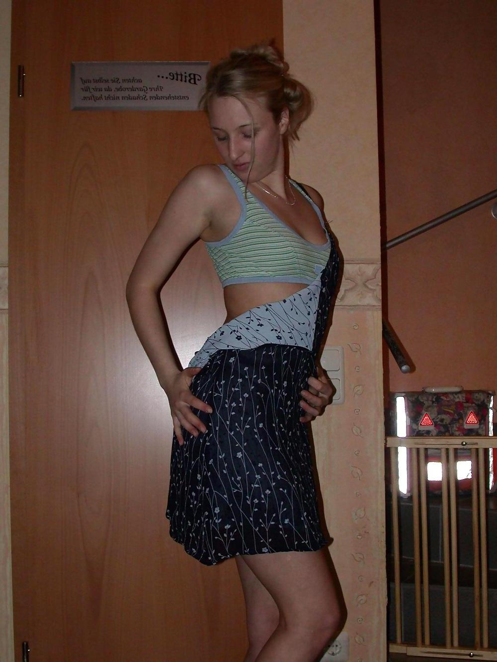 25P Blonde stripping