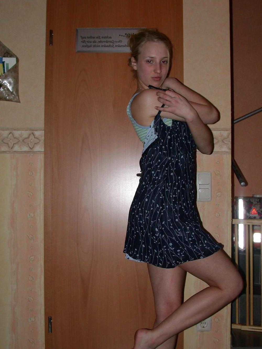 25P Blonde stripping