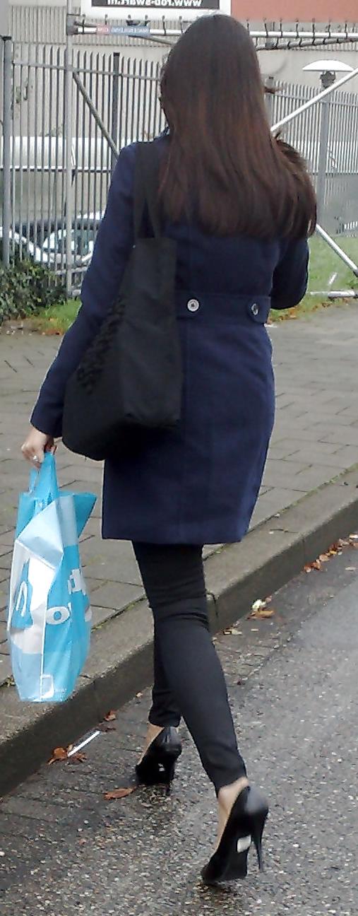25P Candid girls in the street