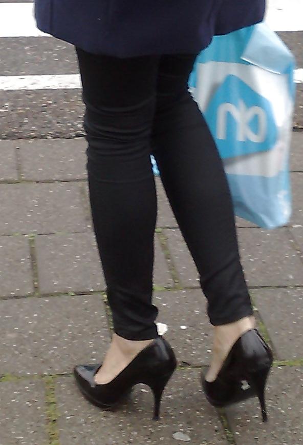 25P Candid girls in the street