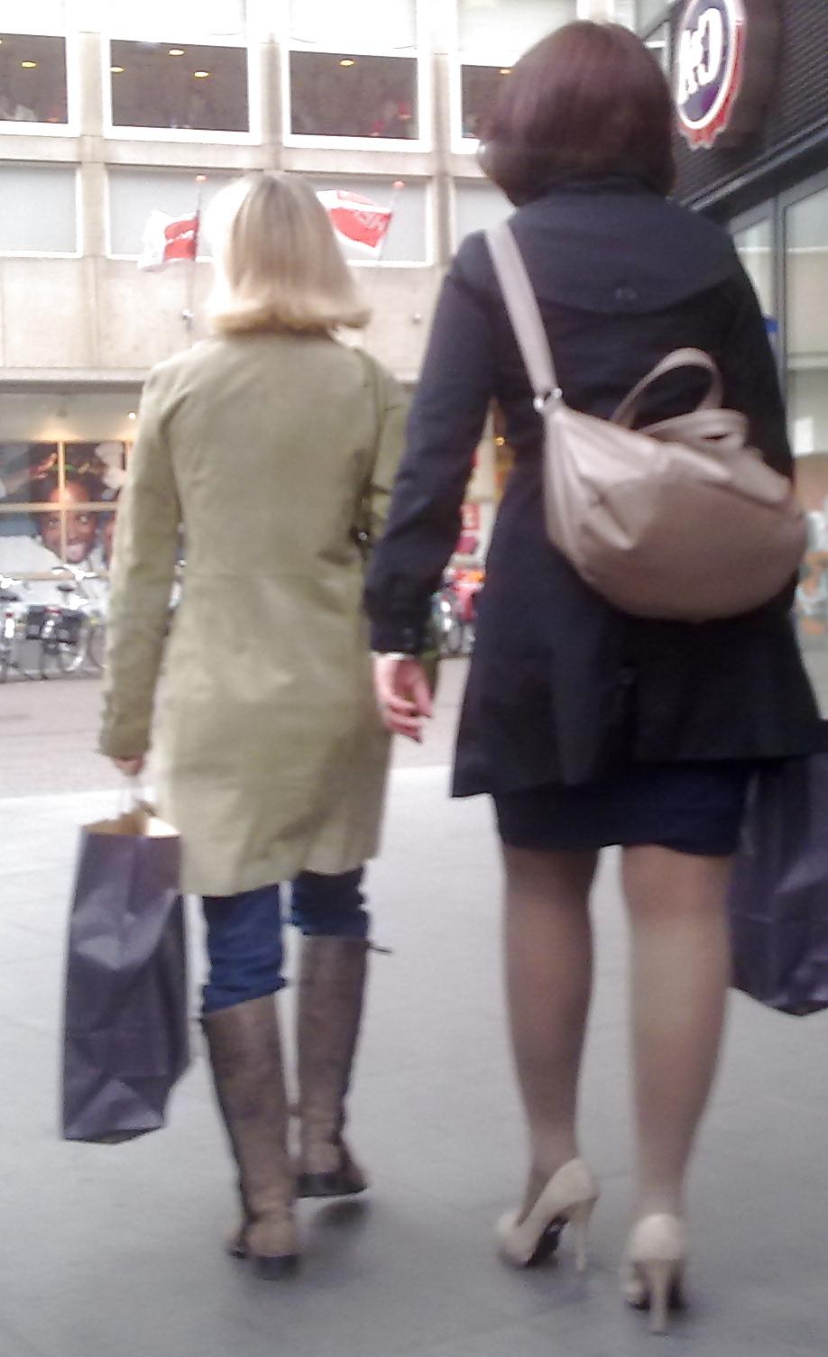 25P Candid girls in the street
