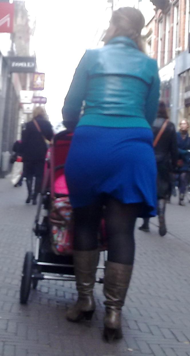 25P Candid girls in the street