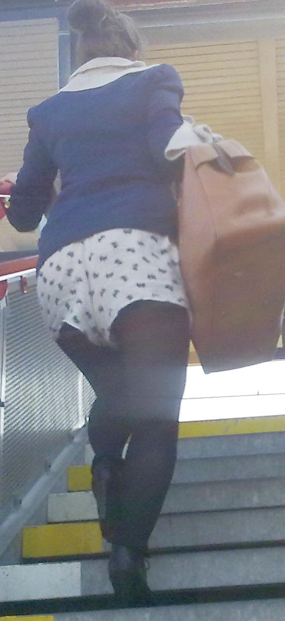 25P Candid girls in the street