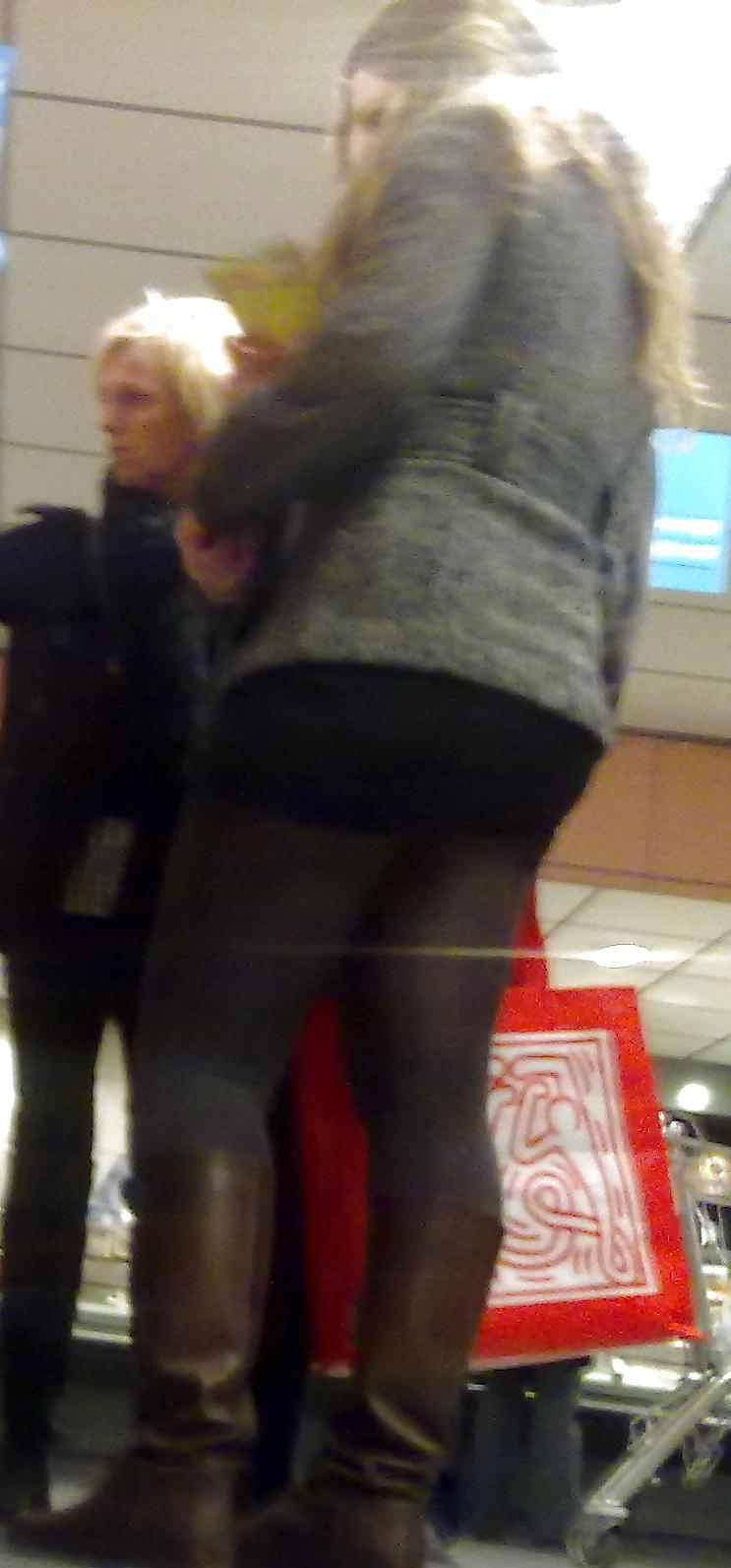 25P Candid girls in the street