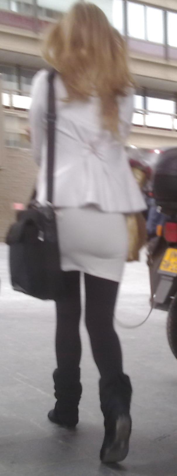 25P Candid girls in the street