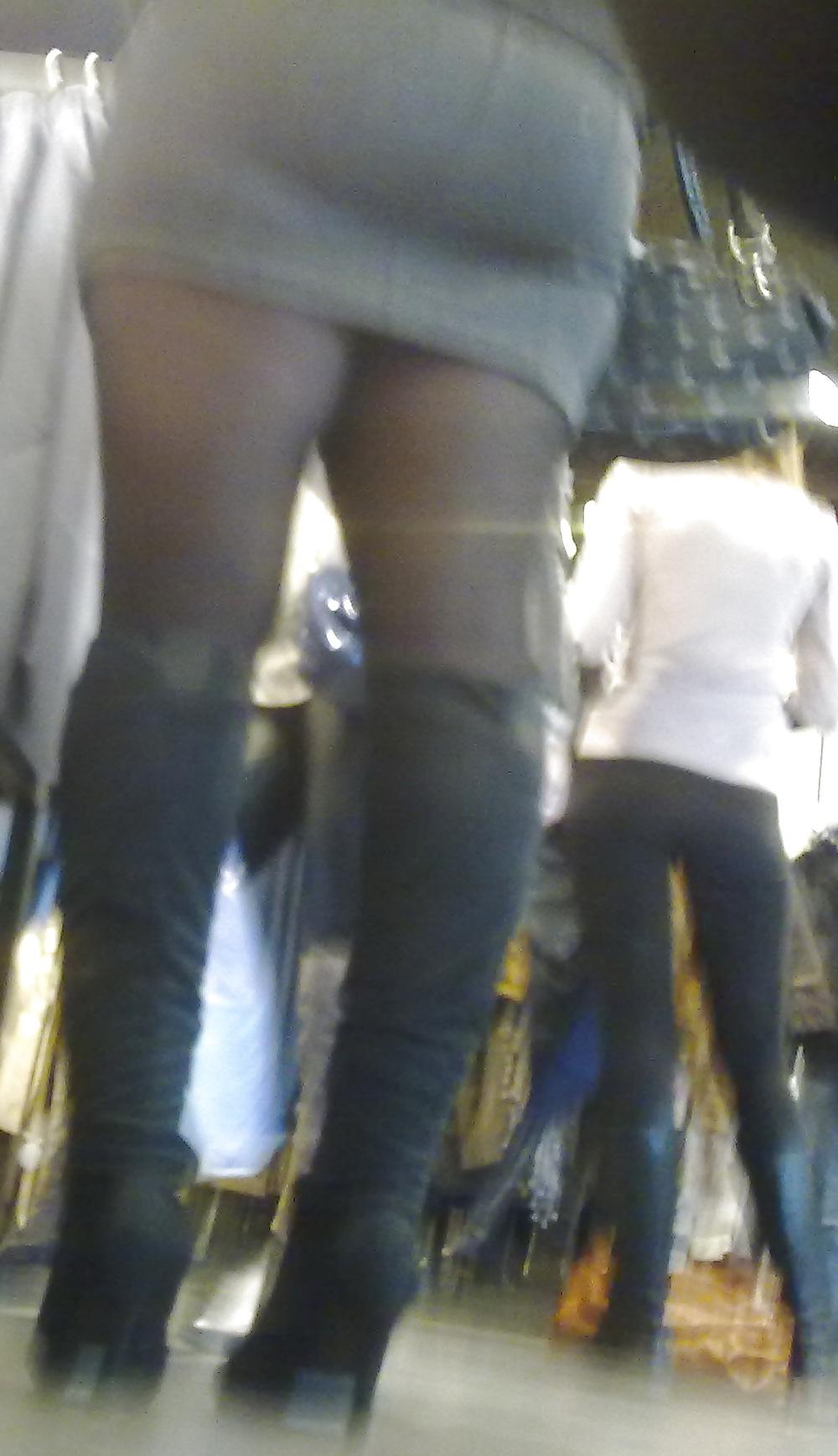25P Candid girls in the street