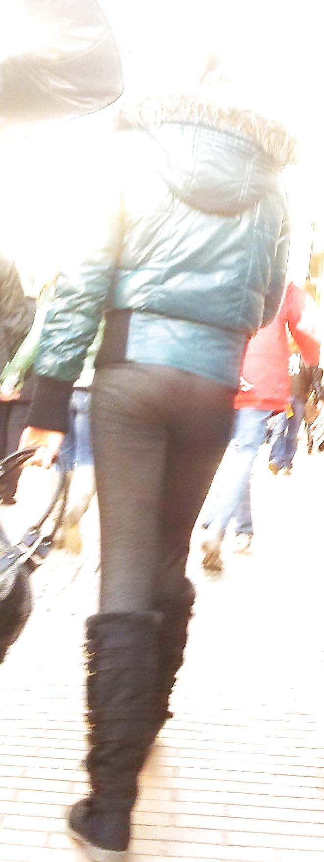 25P Candid girls in the street