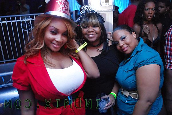 25P Big ass tits from club