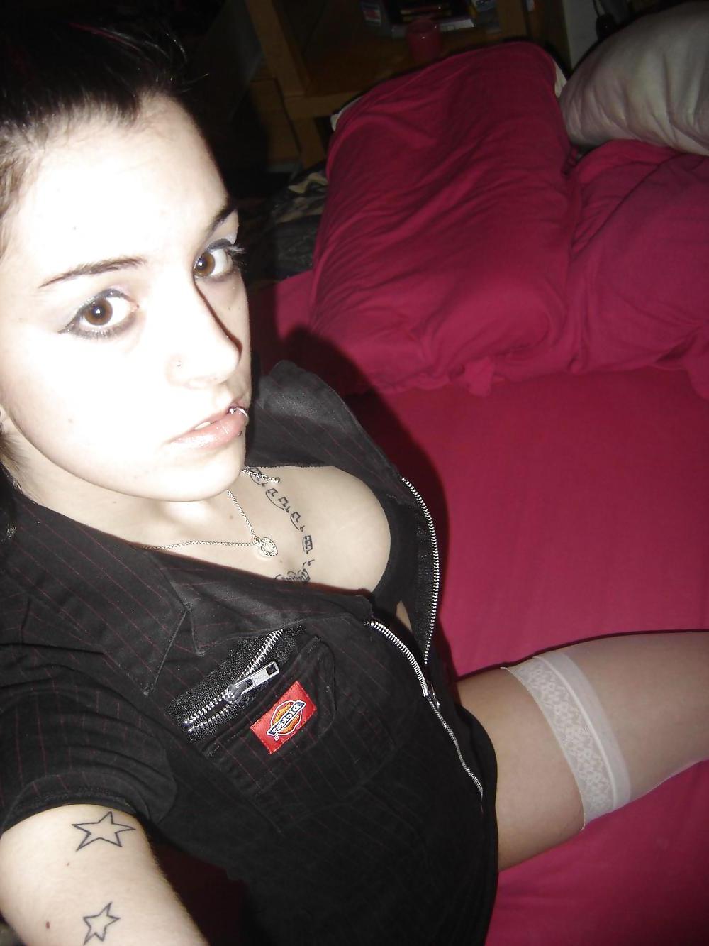 25P HOT EMO AMATEUR GIRL...MMMHHH 