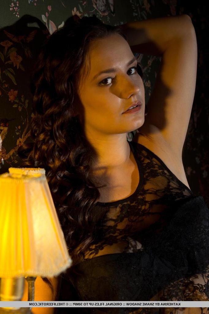 16P Pinup model Katherina puts on her black lingerie and plays with her pussy