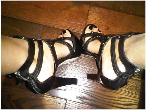 25P Celebrity teen's feet that make me cum so HARD!!