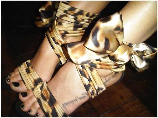 25P Celebrity teen's feet that make me cum so HARD!!