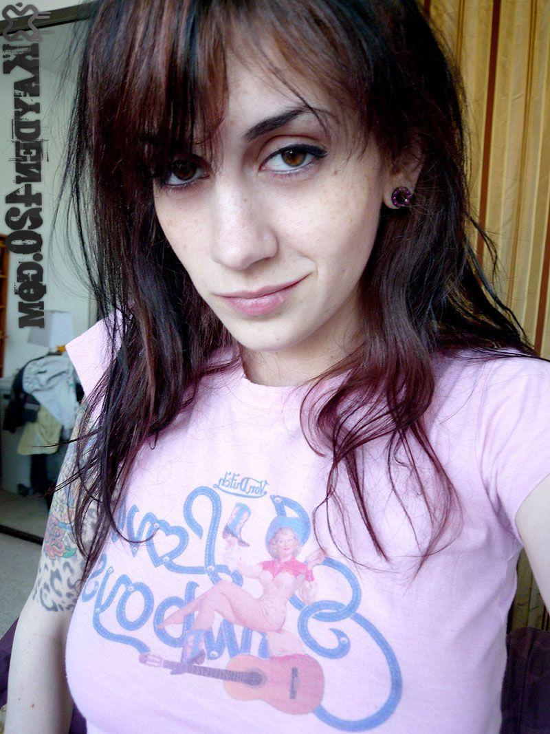 16P Pictures of Kayden 420 giving you her tight pussy