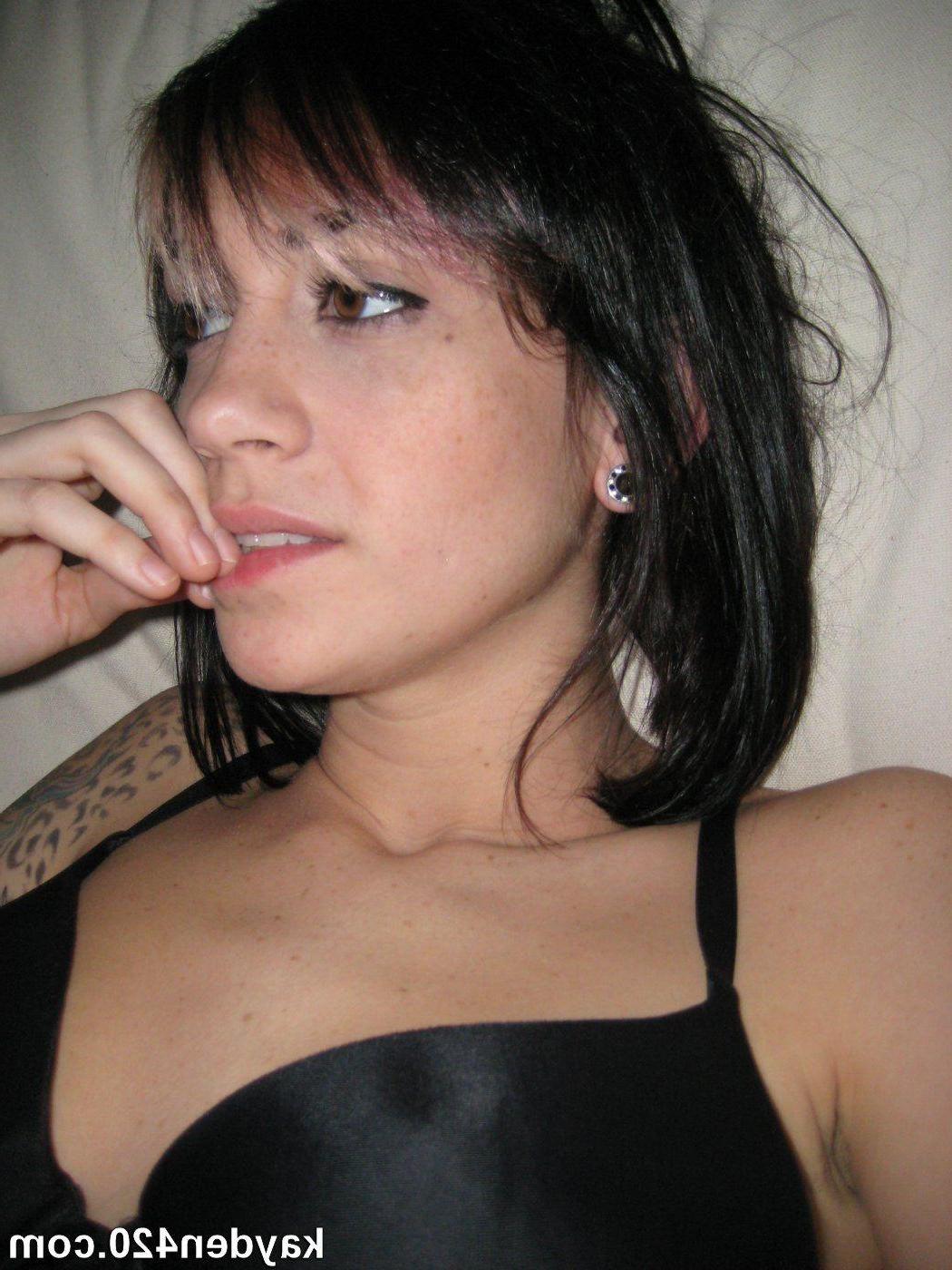 16P Pictures of Kayden 420 playing with her tight vagina