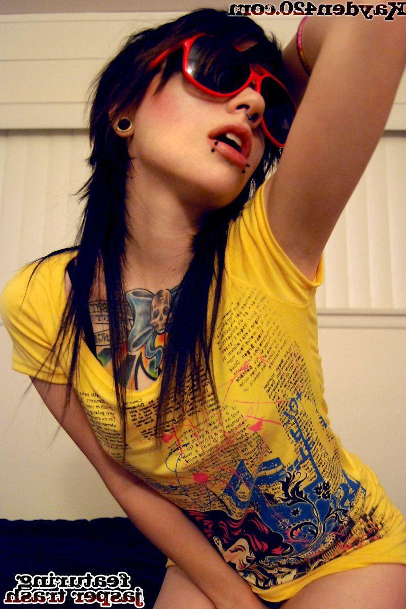 16P Pictures of Kayden 420 showing her juicy boobs