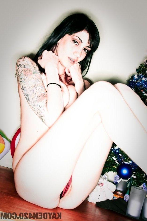 16P Pictures of teen hottie Kayden 420 feeling naughty this Christmas