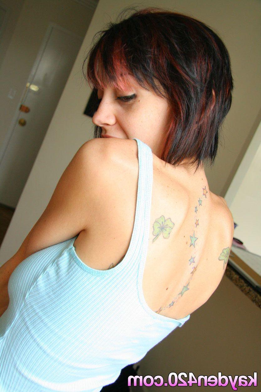 16P Pictures of Kayden 420 getting naked for you