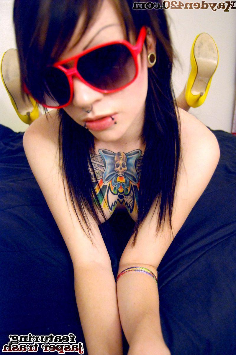 14P Pictures of teen girl Kayden 420 showing you her pussy