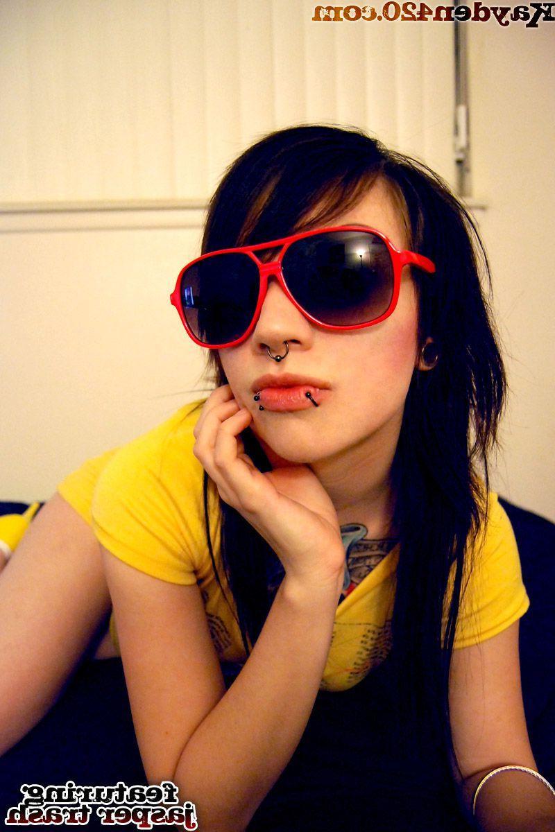 14P Pictures of teen girl Kayden 420 showing you her pussy