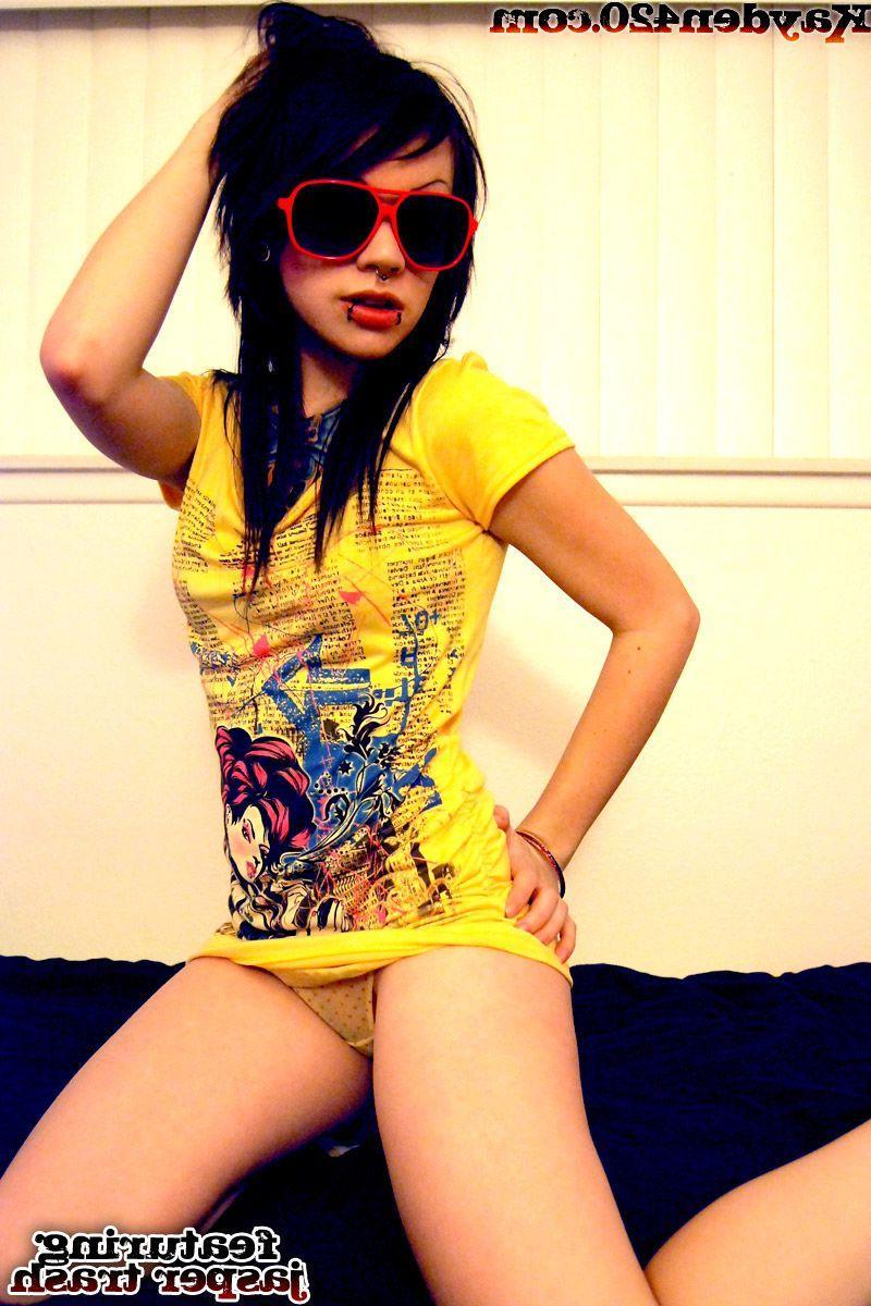 14P Pictures of teen girl Kayden 420 showing you her pussy