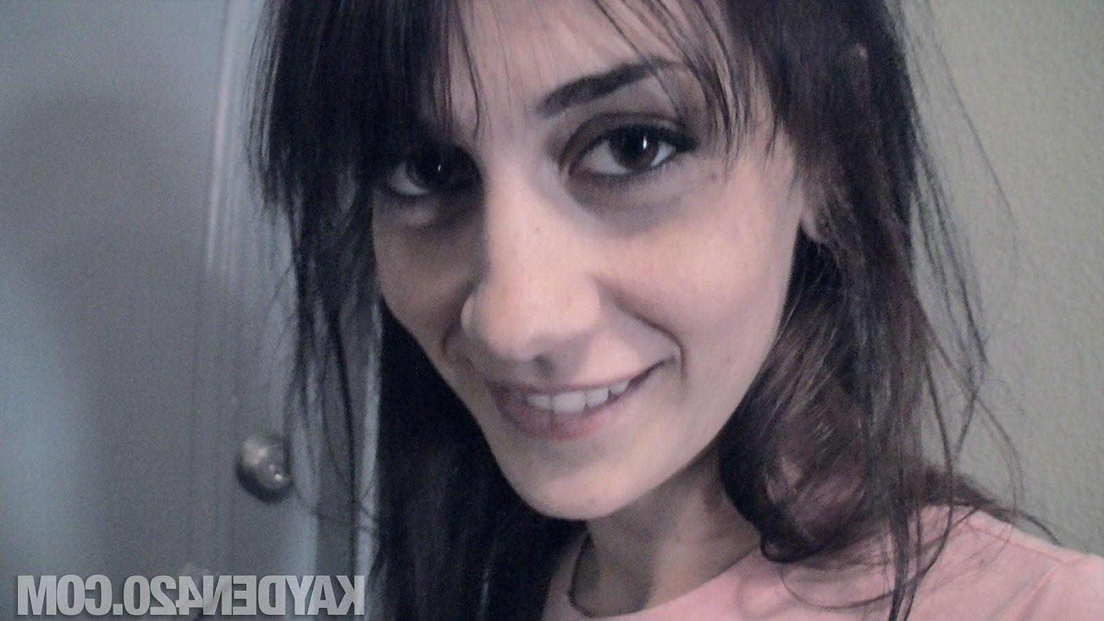 16P Pictures of teen star Kayden 420 sucking on a hard cock