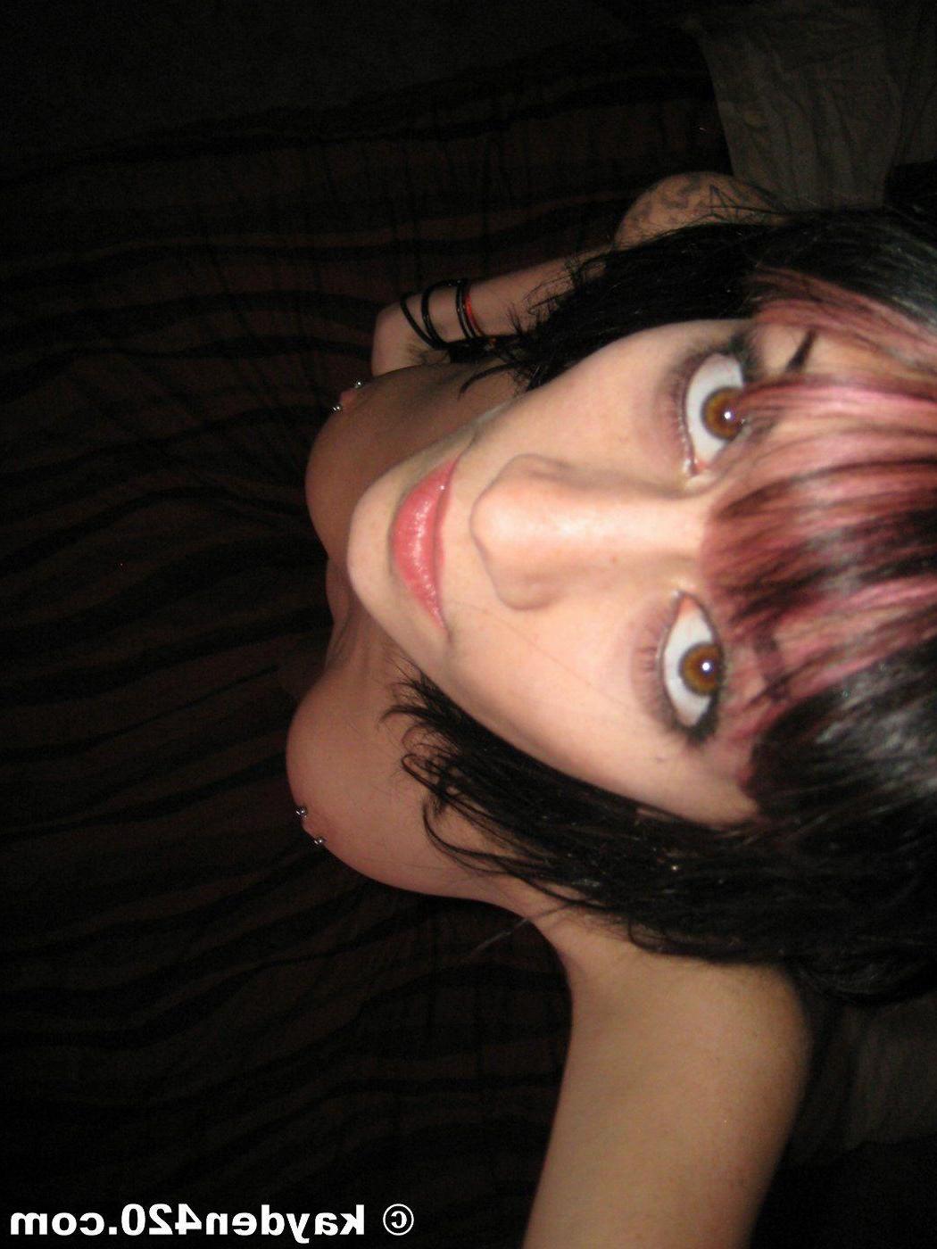 16P Pictures of teen girl Kayden 420 naked and ready to go