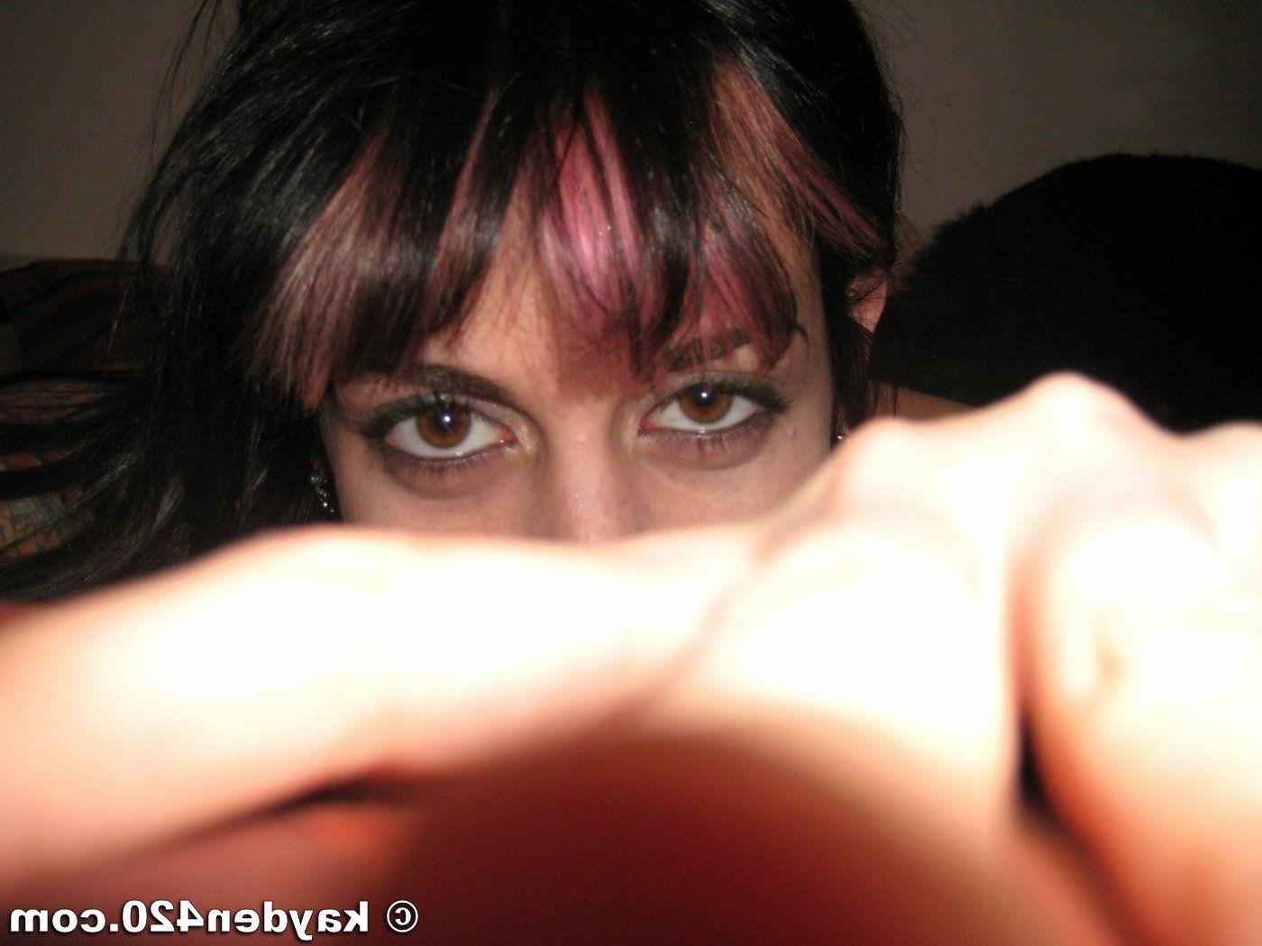 16P Pictures of teen girl Kayden 420 naked and ready to go