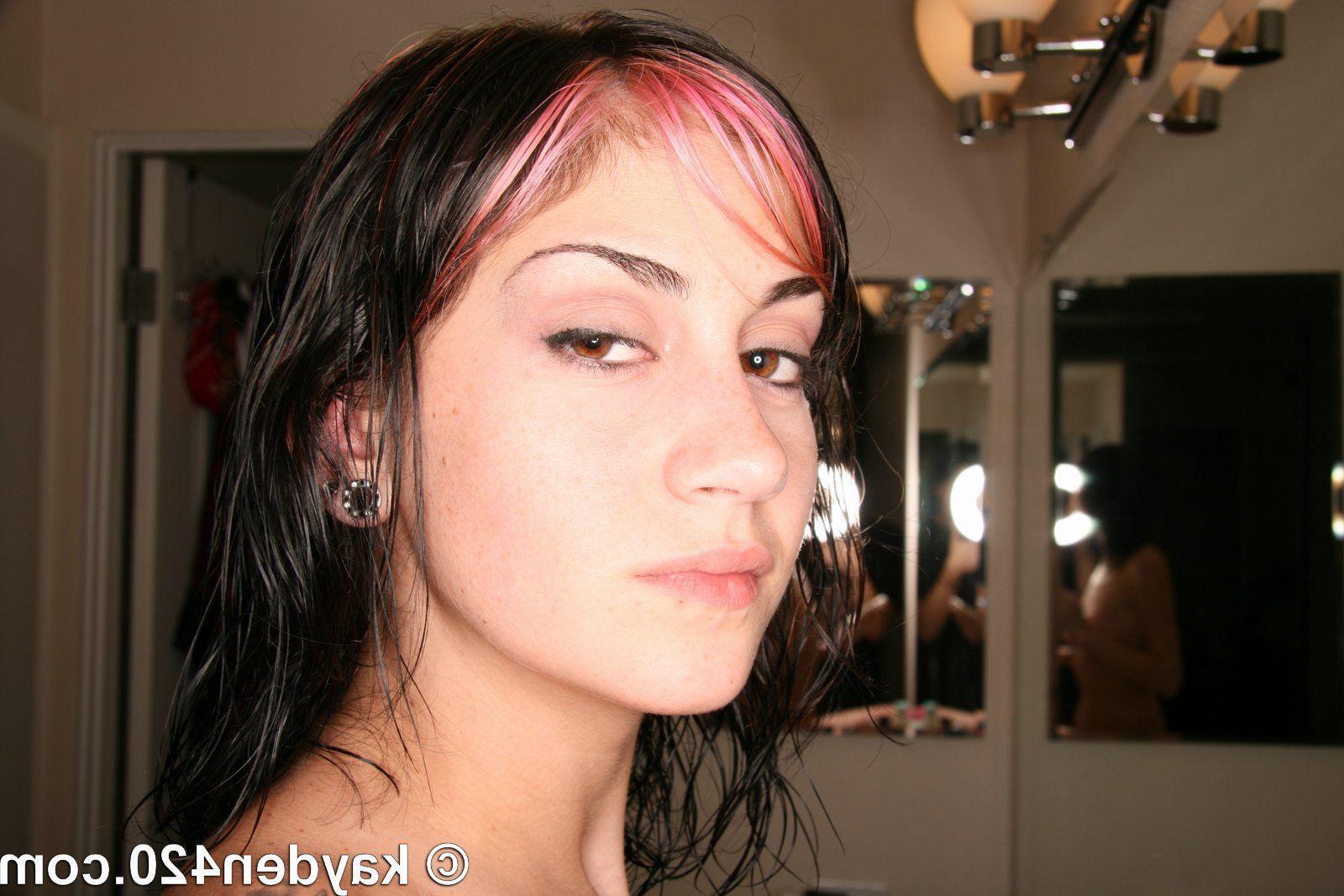 16P Pictures of Kayden 420 showing you her nudity