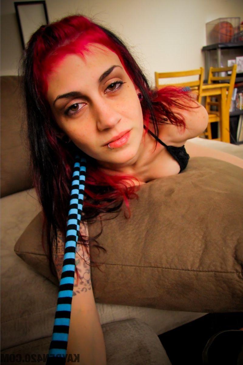 16P Pictures of teen hottie Kayden 420 playing with her hot pussy