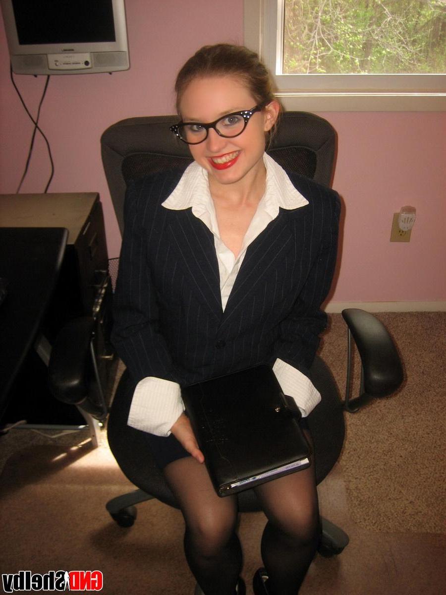 12P Horny secretary Shelby strips naked for her boss on her first day at her new job