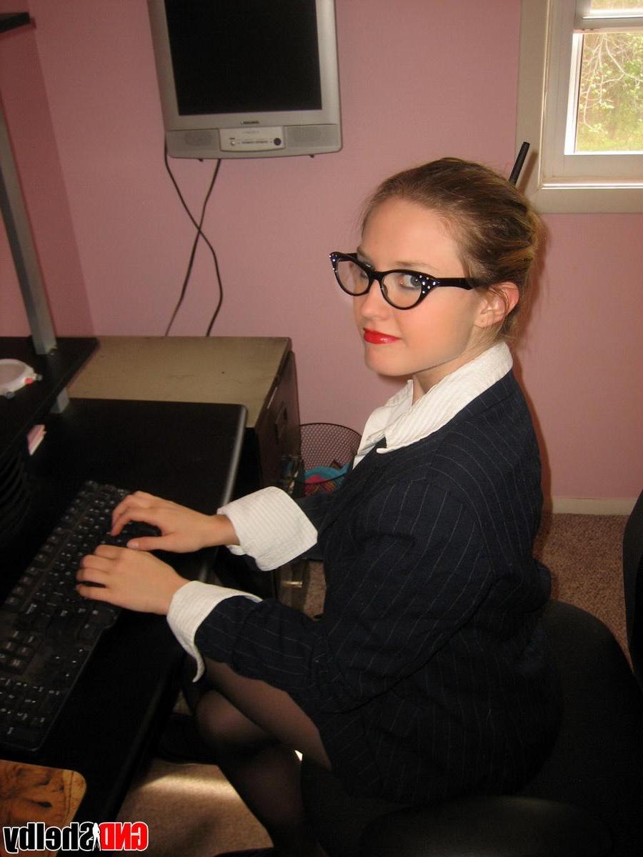 12P Horny secretary Shelby strips naked for her boss on her first day at her new job