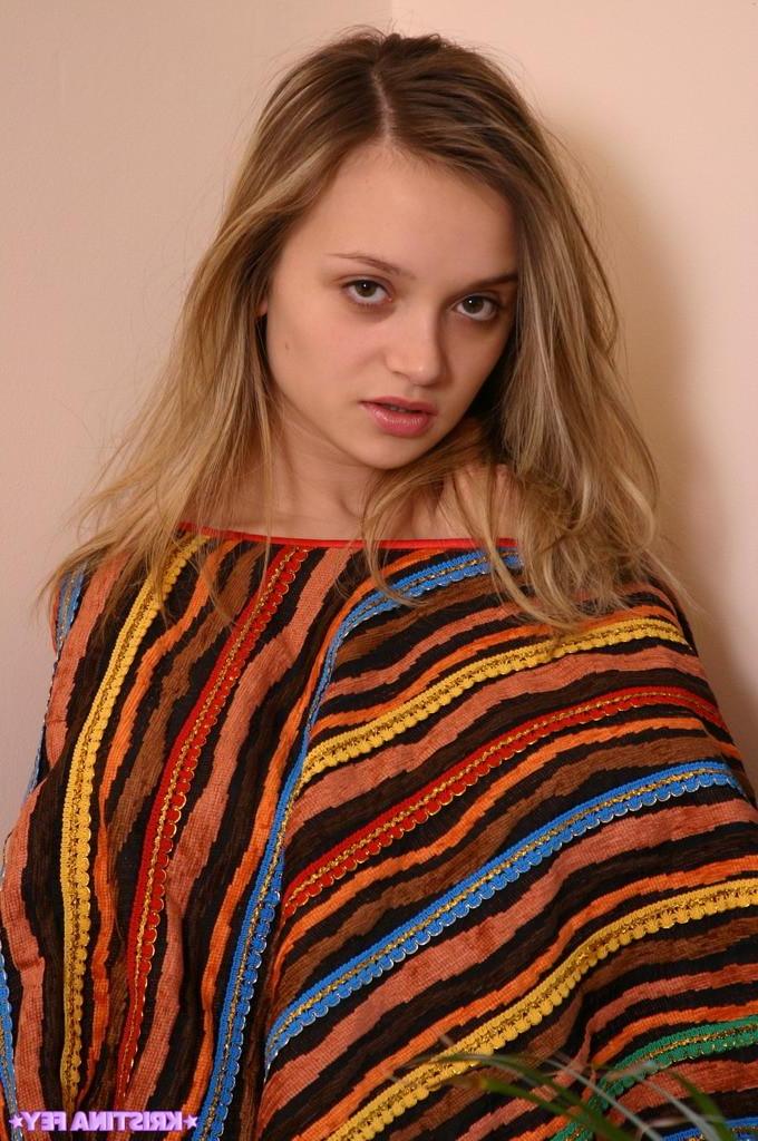 15P Pictures of teen Kristina Fey stripping totally naked