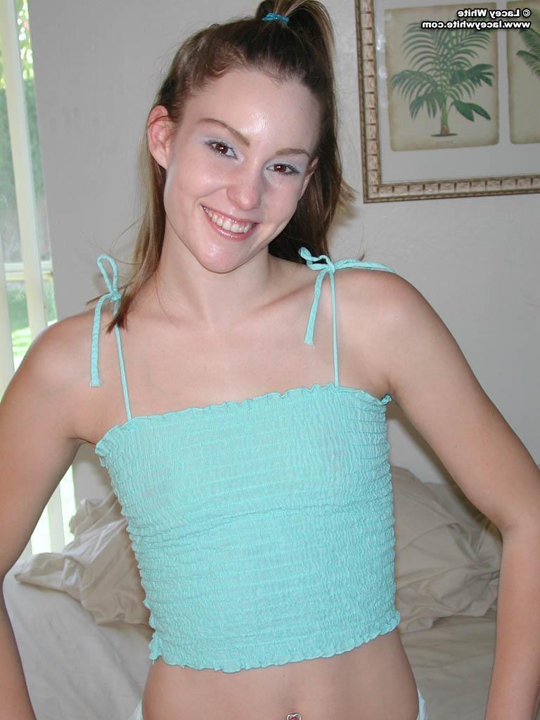 20P Pictures of Lacey White stripping for you