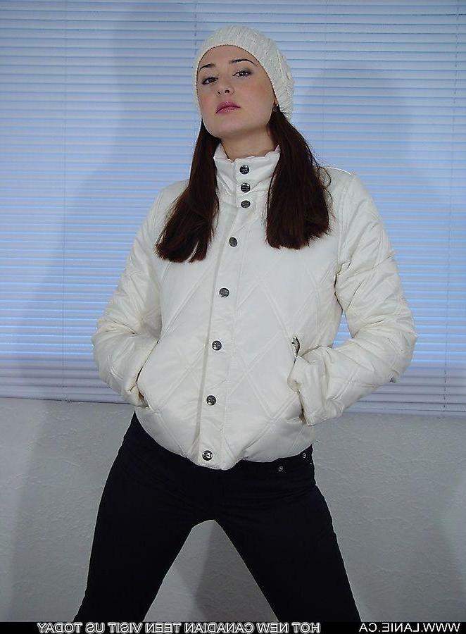 20P Pictures of teen Lanie.ca stripping after being out in the cold