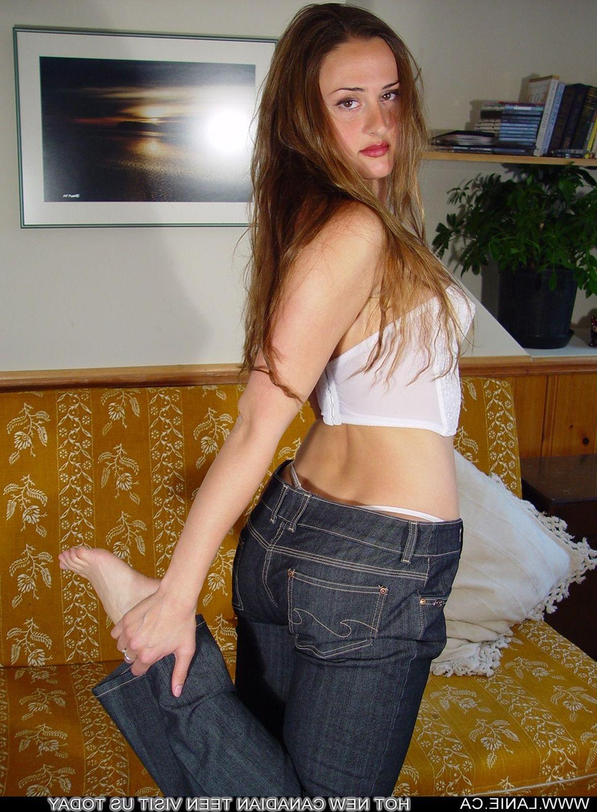 20P Pictures of Lanie.ca stripping to get you off