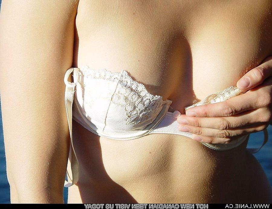 20P Pictures of Lanie.ca stripping outside
