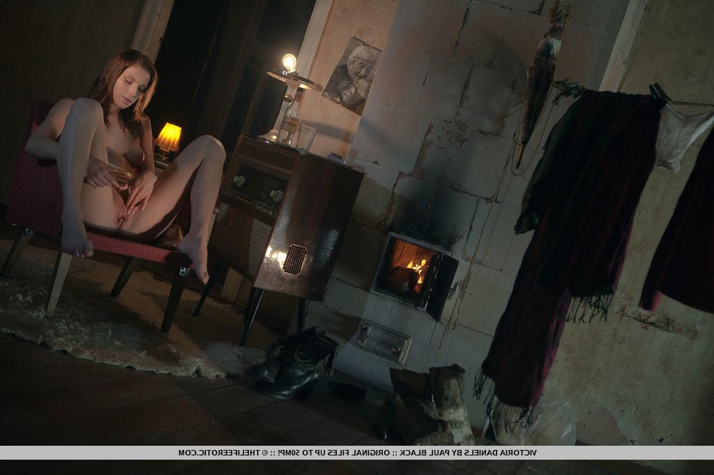 16P Erotic model Laura Neal masturbates with an umbrella