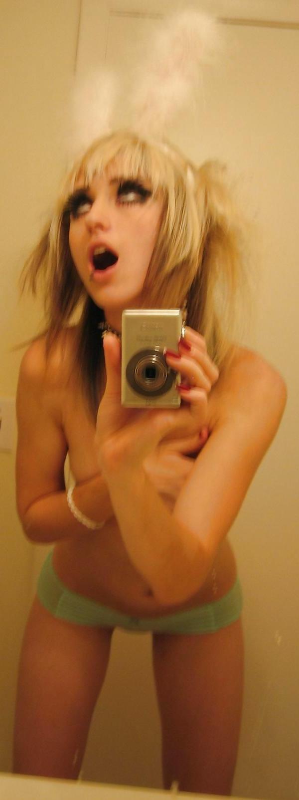 16P Emo girls