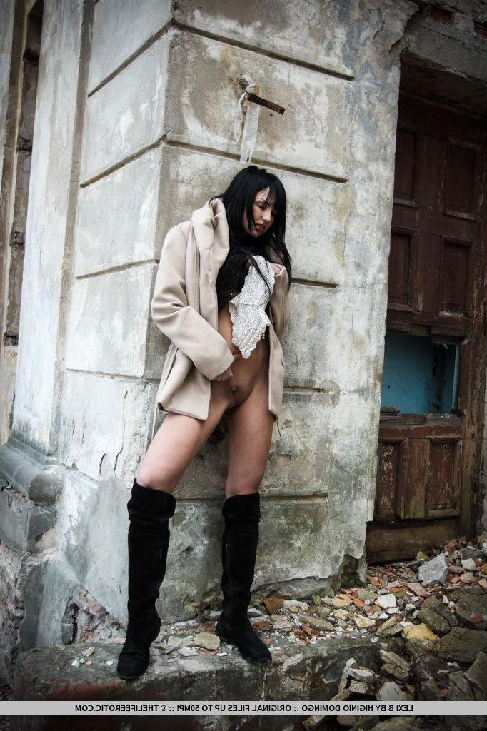 16P Brunette girl Lexi B lifts her skirt and fingers her pussy outside