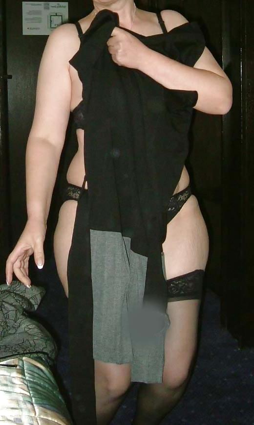 24P My horny english milf loves to show