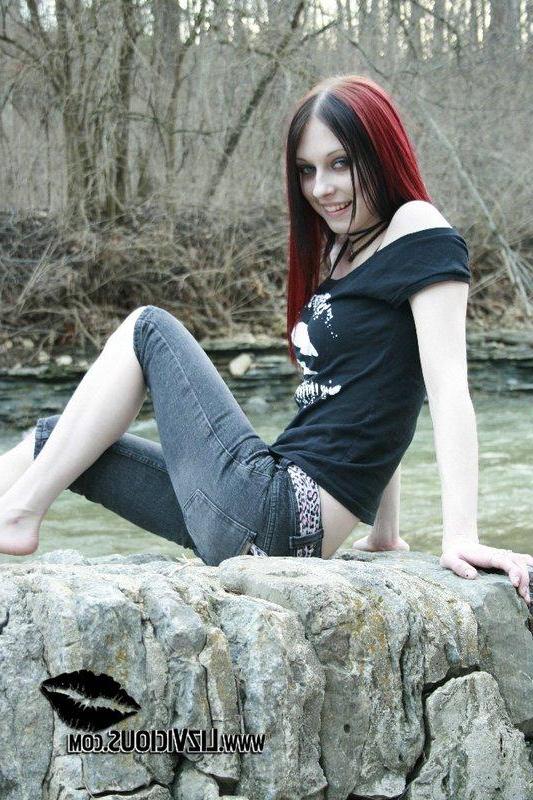 20P Pictures of Liz Vicious stripping outside