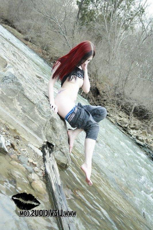 20P Pictures of Liz Vicious stripping outside