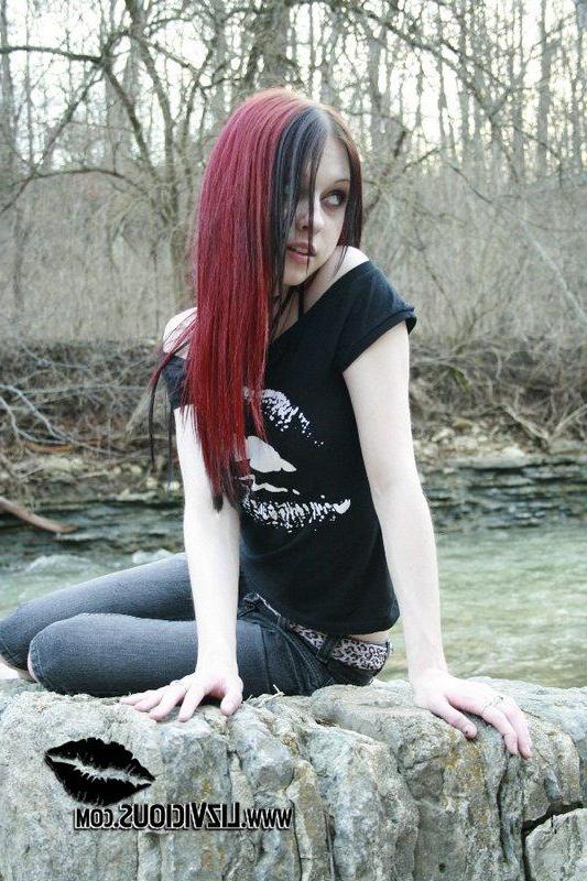 20P Pictures of Liz Vicious stripping outside