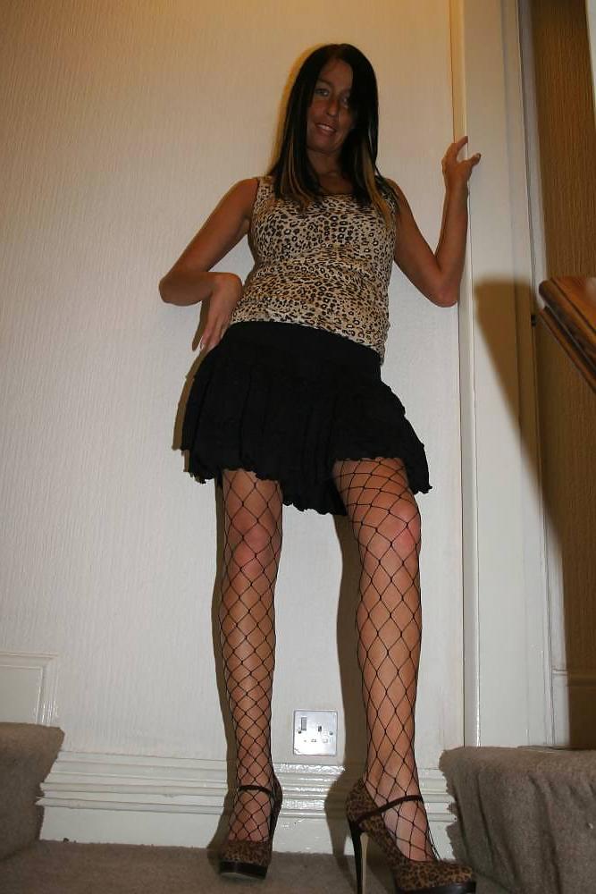 24P Tanned english skinny milf